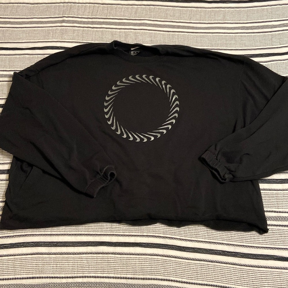 Nike Cropped Long Sleeve Sweatshirt